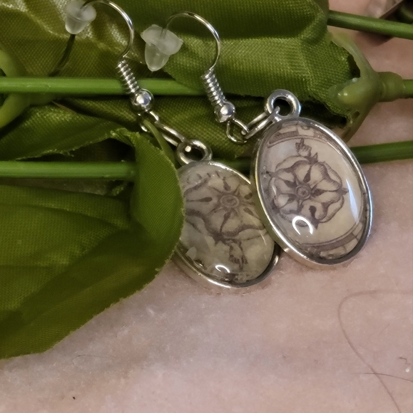 Song of Flowers Bracelet & Earring Set - Picture 13 of 16